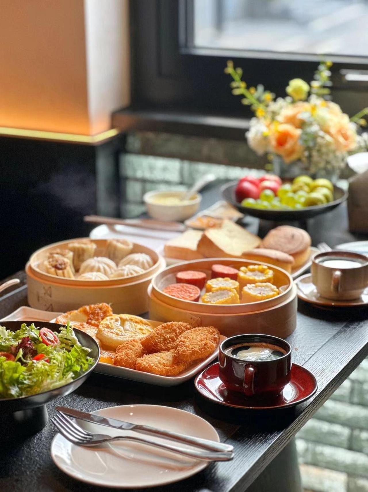 Happy Dragon Courtyard- Newly Renovated With French Windows, Near Tian'Anmen Forbidden City,Lama Temple And Heaven Temple, 3Minutes Walk From Subway,Fluent English Speaking With Tourist Sights Tickets Service ,Free Coffee &Laundry Service Beijing Eksteriør bilde