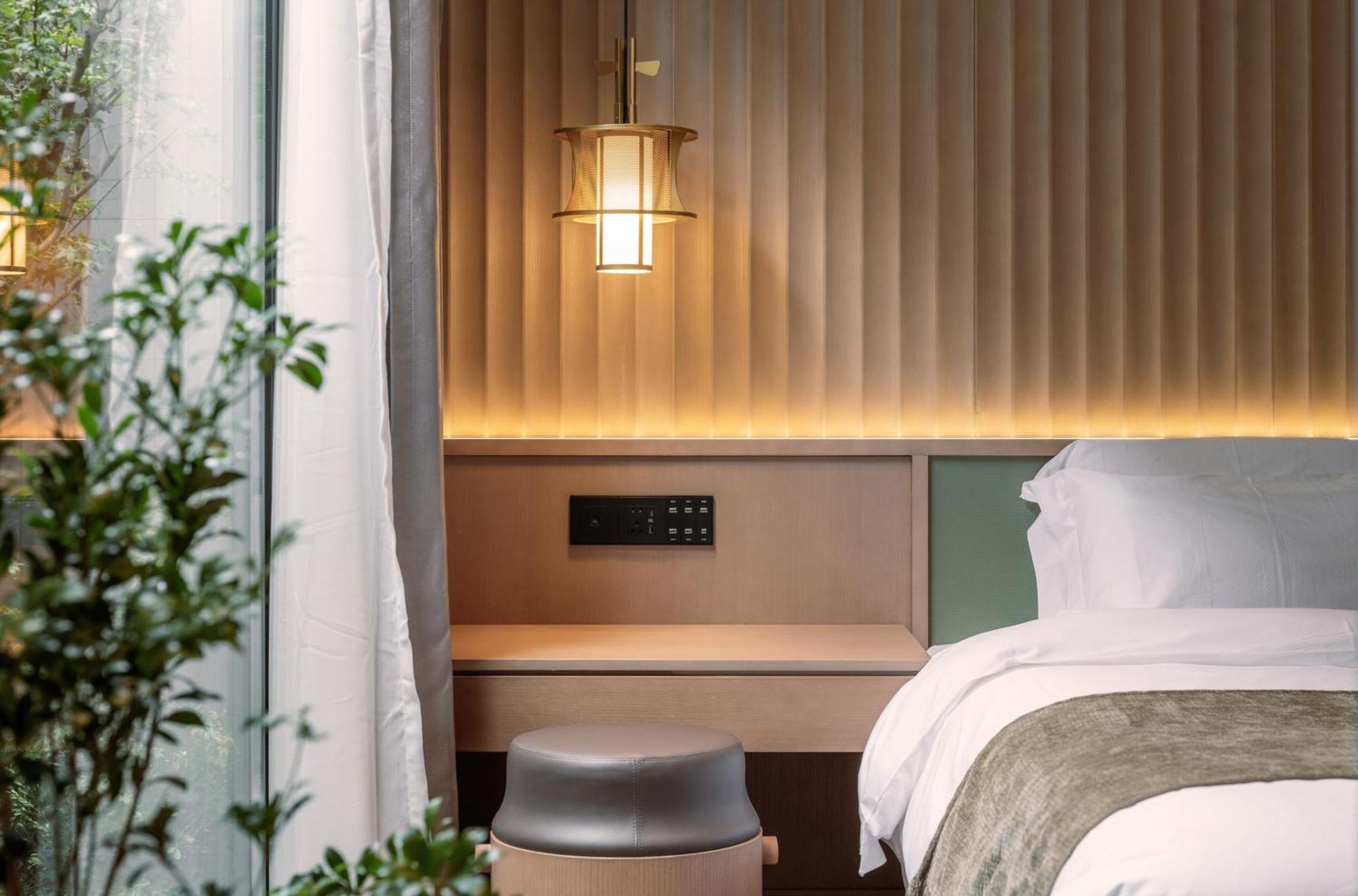Happy Dragon Courtyard- Newly Renovated With French Windows, Near Tian'Anmen Forbidden City,Lama Temple And Heaven Temple, 3Minutes Walk From Subway,Fluent English Speaking With Tourist Sights Tickets Service ,Free Coffee &Laundry Service Beijing Eksteriør bilde