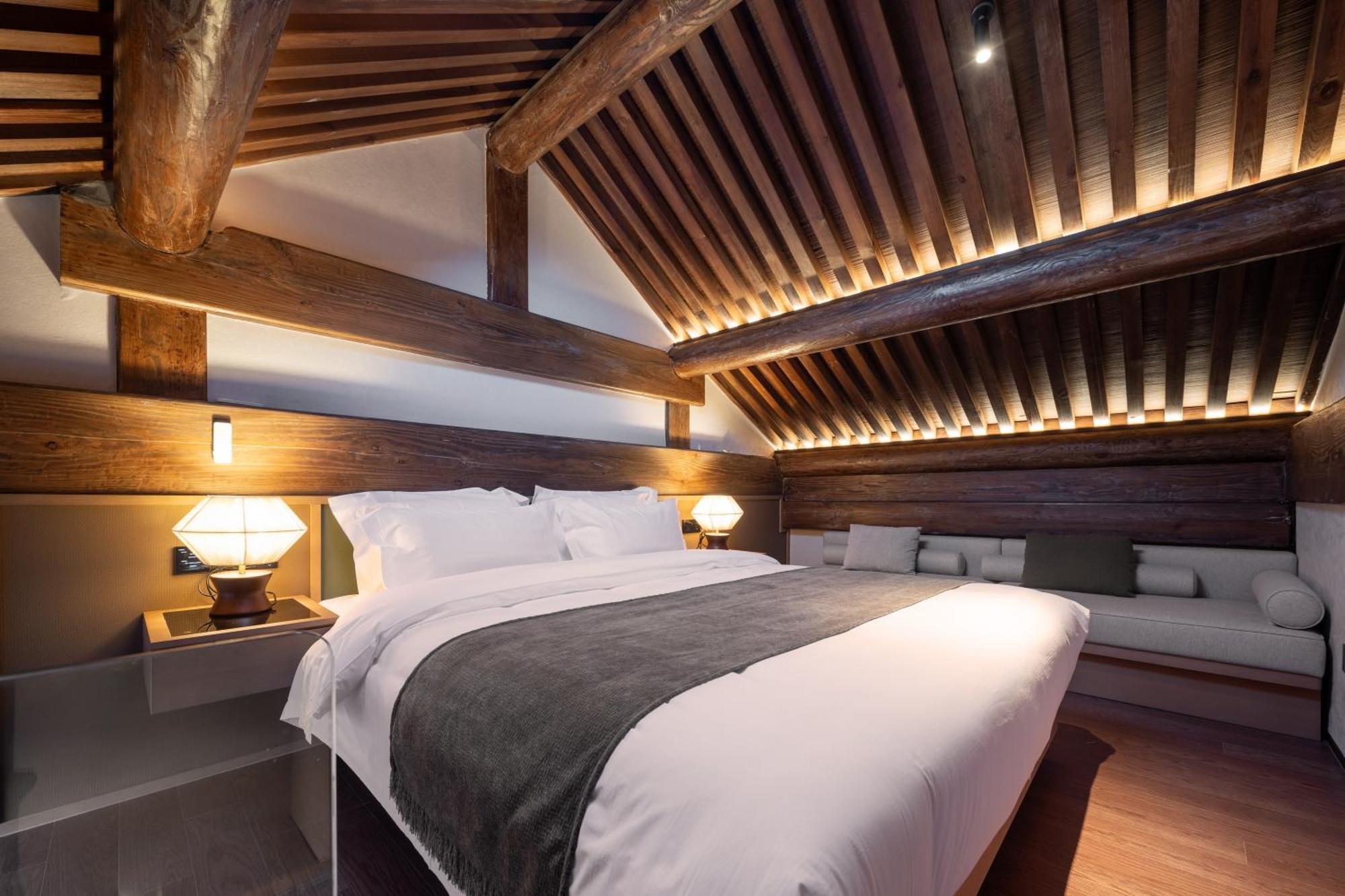 Happy Dragon Courtyard- Newly Renovated With French Windows, Near Tian'Anmen Forbidden City,Lama Temple And Heaven Temple, 3Minutes Walk From Subway,Fluent English Speaking With Tourist Sights Tickets Service ,Free Coffee &Laundry Service Beijing Eksteriør bilde